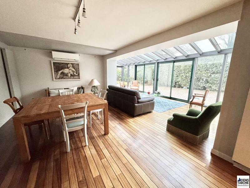 Maison - 225 m² - 10 pièces