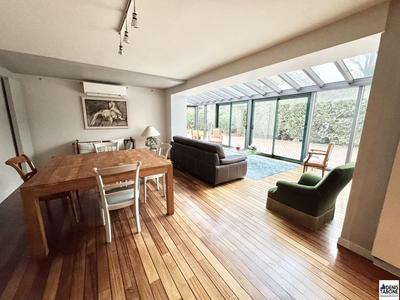 Maison - 225 m² - 10 pièces