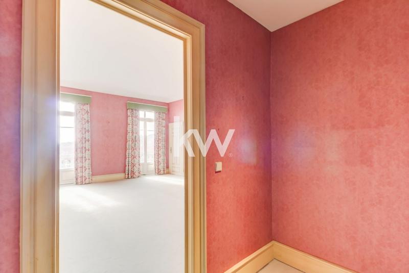 Appartement - 242 m² - 4 pièces