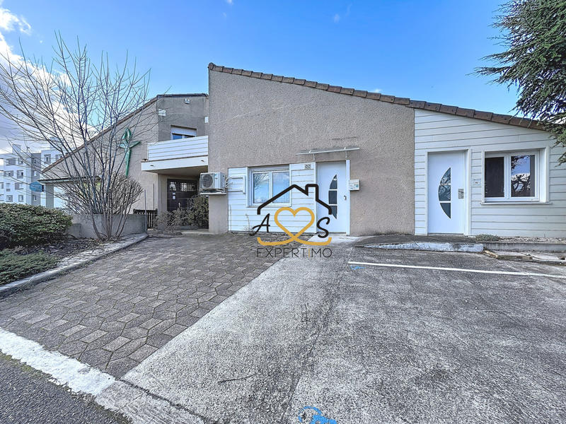 Maison - 263 m² - 11 pièces