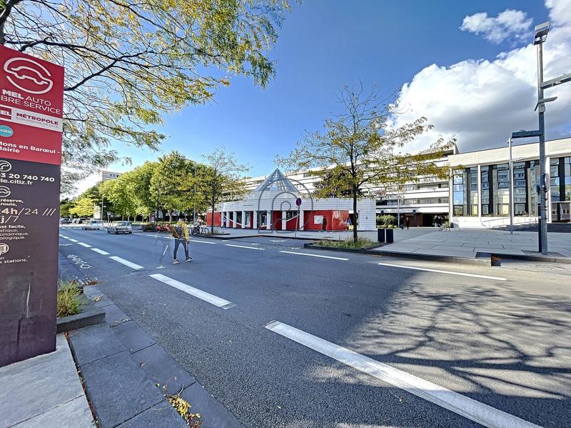 Local commercial - 1 842 m²