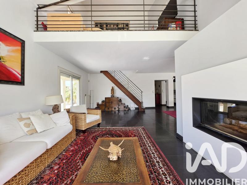 Maison - 206 m² - 6 pièces