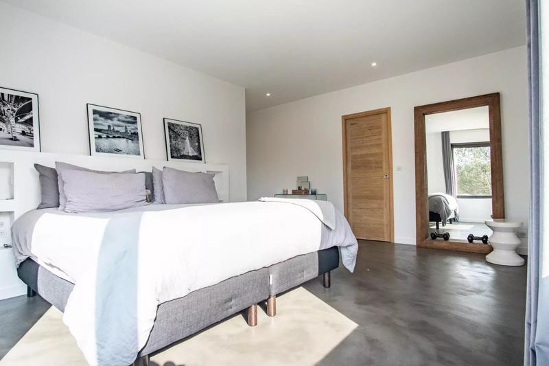 Maison - 220 m² - 5 pièces