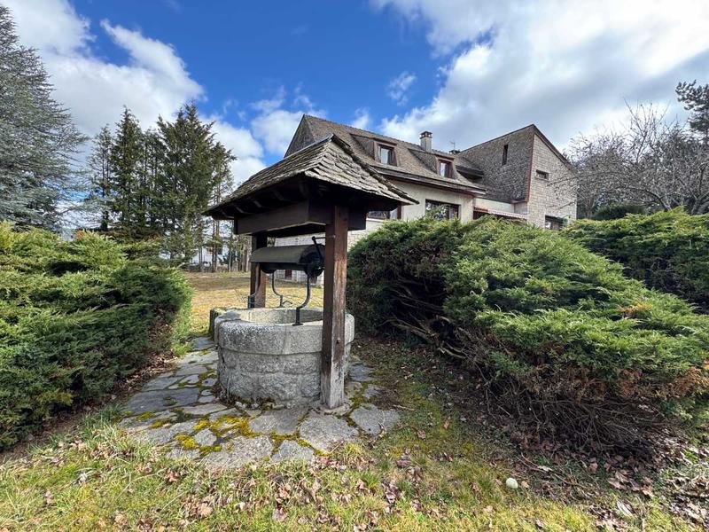 Maison - 272 m² - 11 pièces