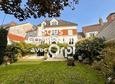 Demeure - 239 m² - 8 pièces