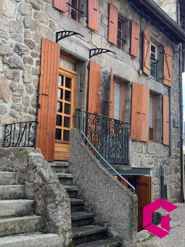 Maison - 90 m² - 5 pièces