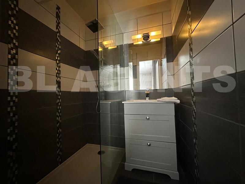 Maison - 270 m² - 8 pièces