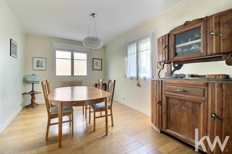 Maison - 241 m² - 8 pièces