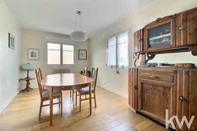 Maison - 241 m² - 8 pièces