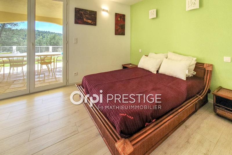 Villa - 325 m² - 6 pièces