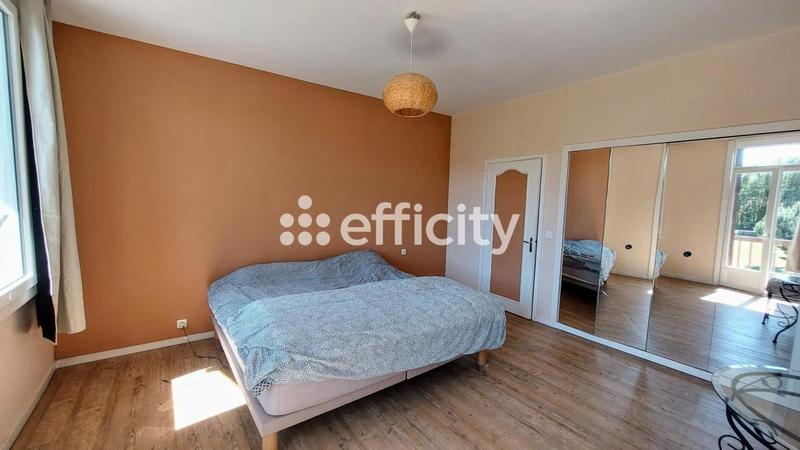 Demeure - 256 m² - 9 pièces