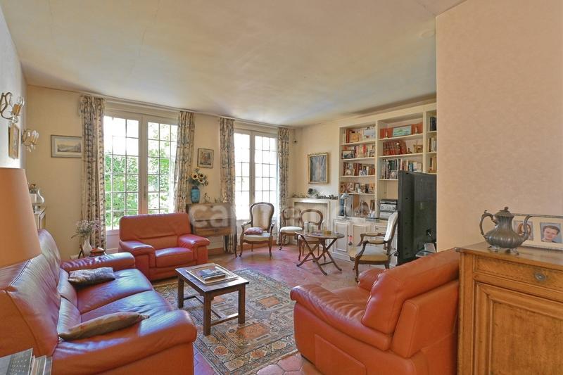 Maison - 230 m² - 9 pièces