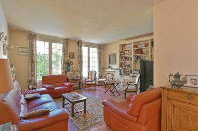 Maison - 230 m² - 9 pièces