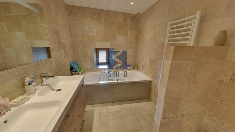 Maison - 95 m² - 4 pièces