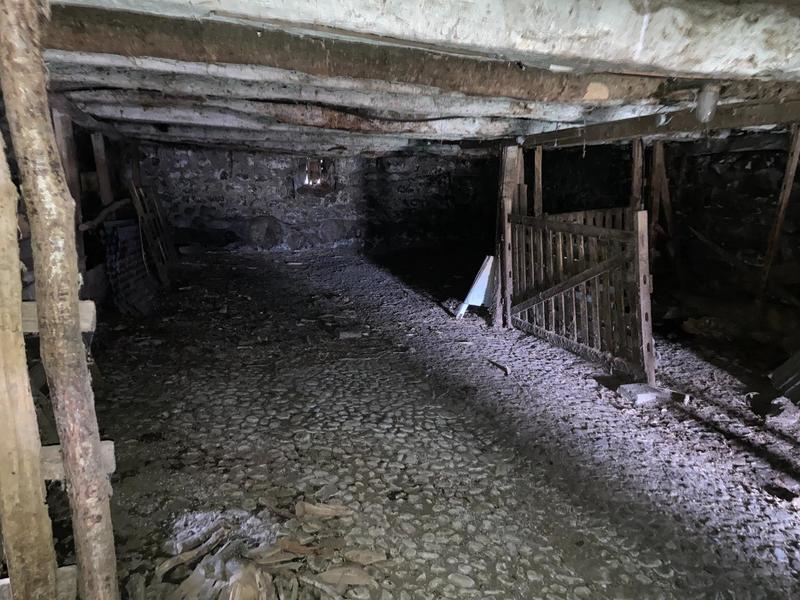 Maison - 320 m² - 2 pièces