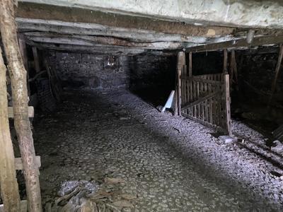 Maison - 320 m² - 2 pièces