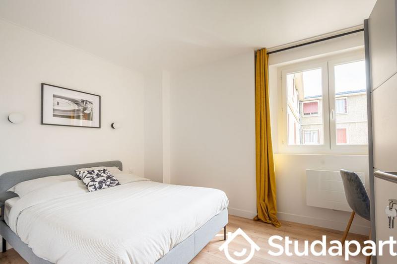 Chambre - 75 m² - 1 pièce