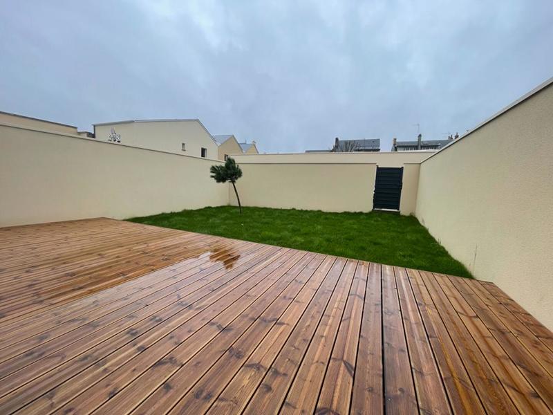 Maison - 222 m² - 8 pièces