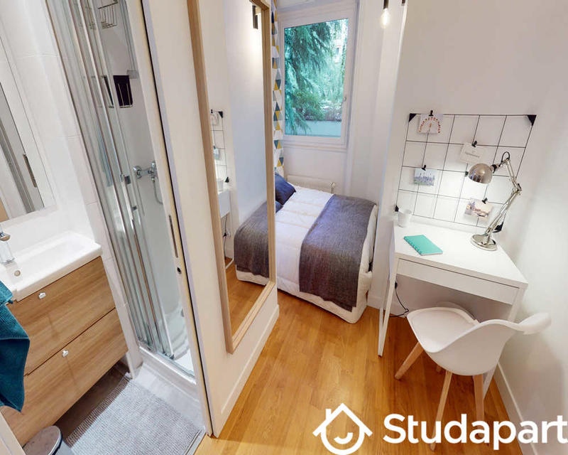 Chambre - 150 m² - 1 pièce