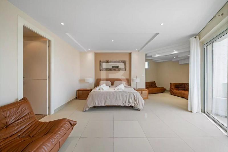 Villa - 587 m² - 8 pièces