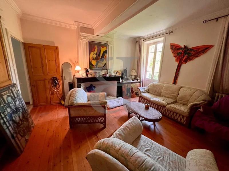 Propriété - 367 m² - 11 pièces