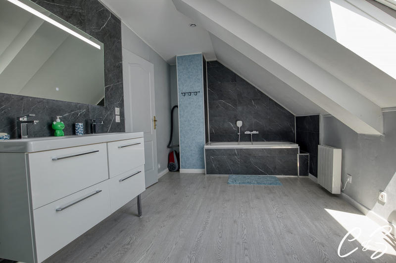 Maison - 215 m² - 6 pièces