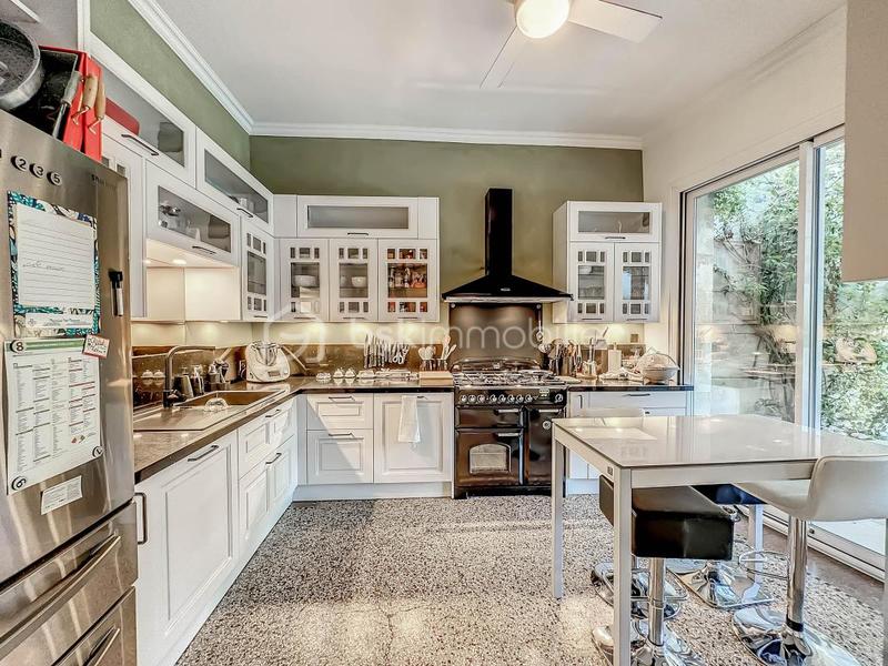 Propriété - 320 m² - 12 pièces