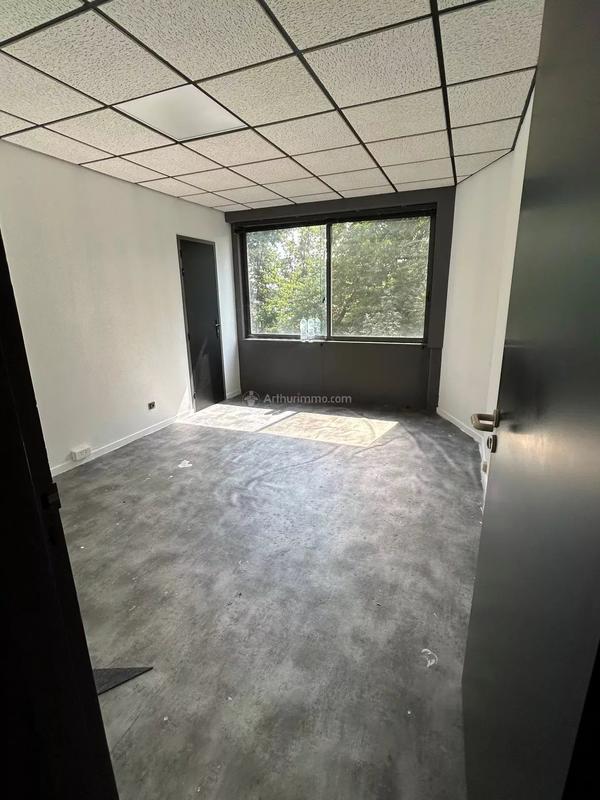 Bureau - 100 m² - 5 pièces