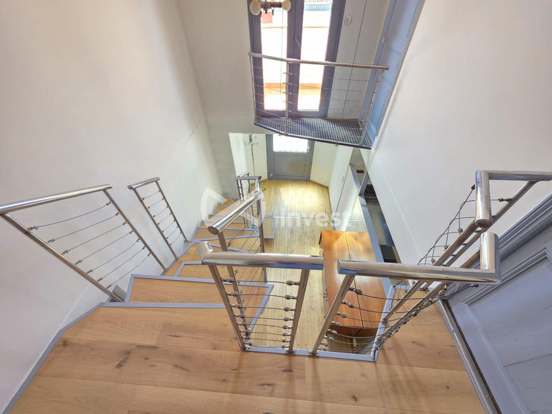 Maison - 240 m² - 6 pièces