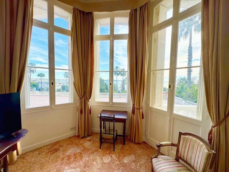 Appartement - 140 m² - 6 pièces