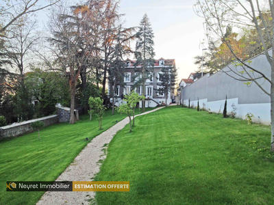 Maison - 320 m² - 10 pièces