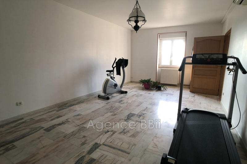 Maison - 241 m² - 12 pièces