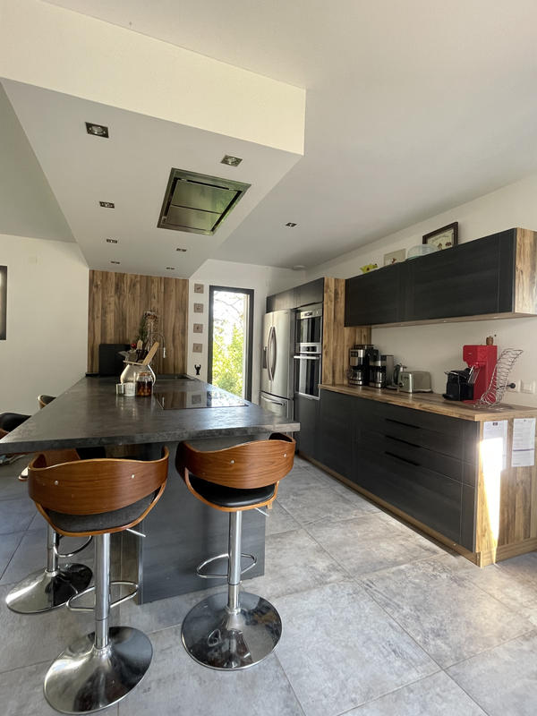 Maison - 220 m² - 6 pièces