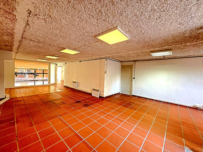 Local commercial - 166 m² - 4 pièces