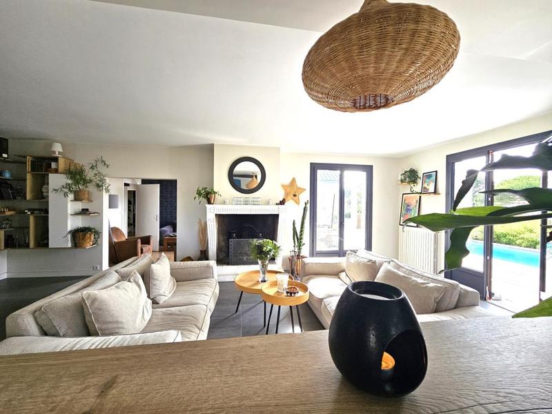 Maison - 273 m² - 10 pièces