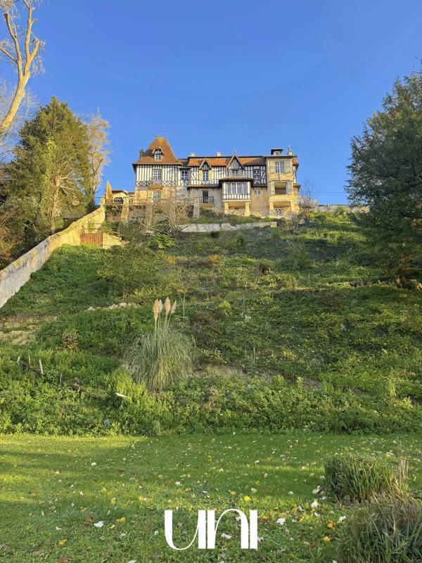 Maison - 280 m² - 9 pièces