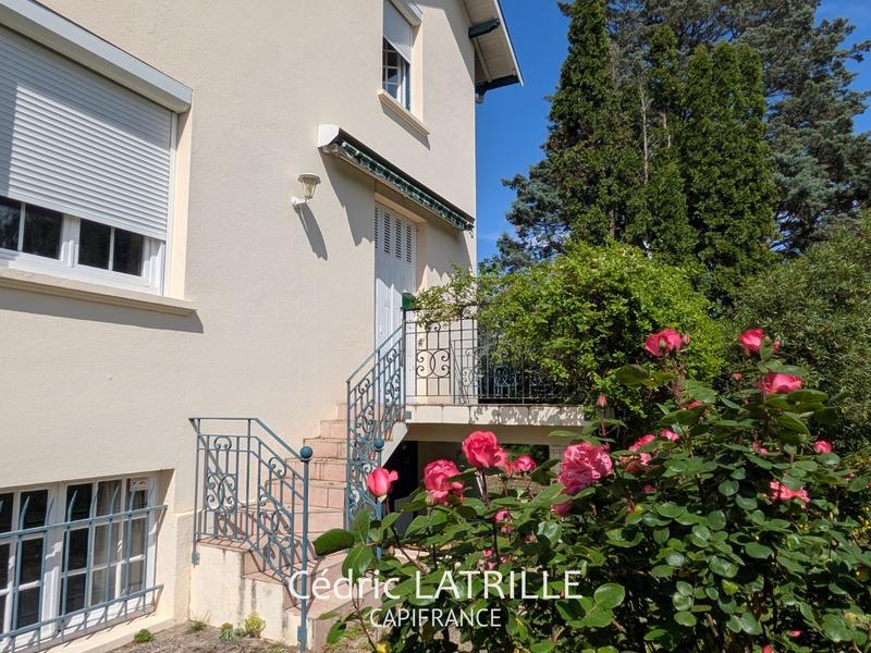 Maison - 200 m² - 8 pièces