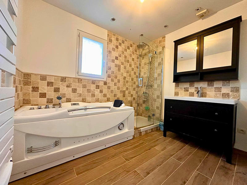 Maison - 170 m² - 9 pièces