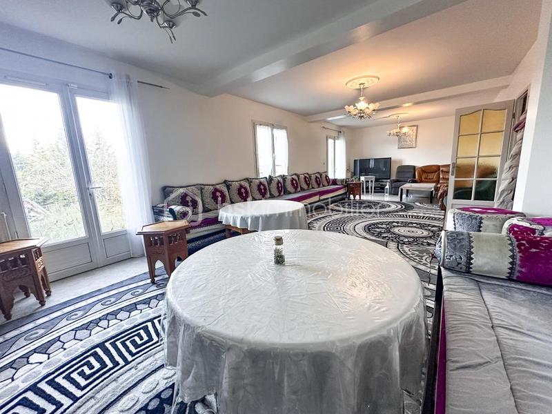 Maison traditionnelle - 183 m² - 8 pièces