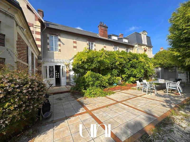 Maison - 280 m² - 11 pièces