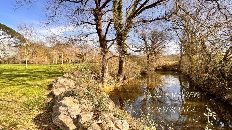 Propriété - 305 m² - 8 pièces