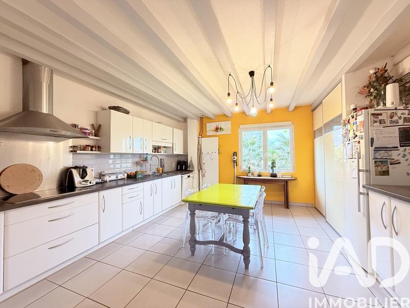 Maison - 242 m² - 9 pièces