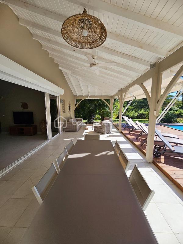 Propriété - 189 m² - 6 pièces