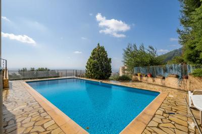 Maison - 200 m² - 6 pièces