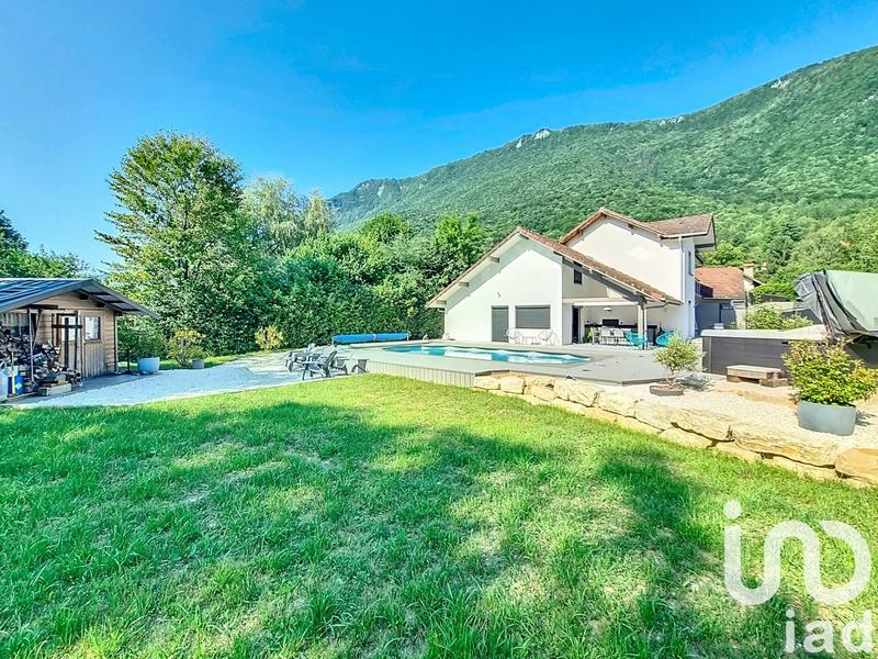 Maison - 198 m² - 9 pièces