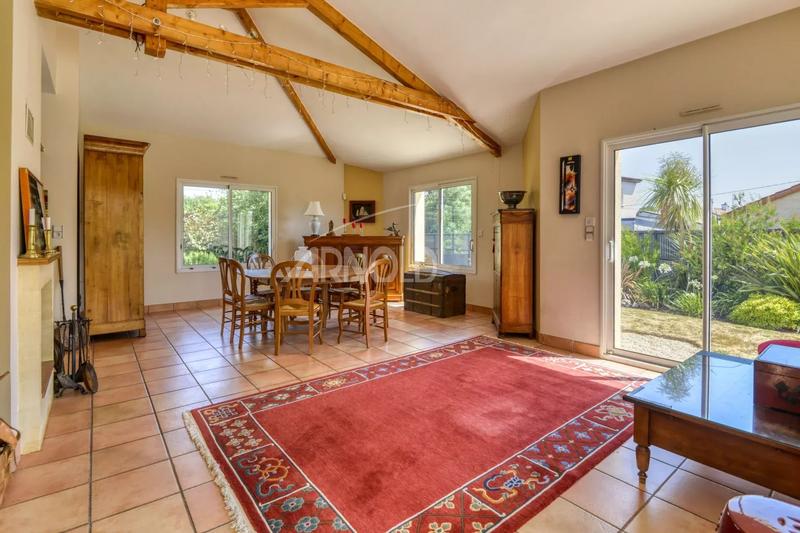 Maison - 236 m² - 8 pièces