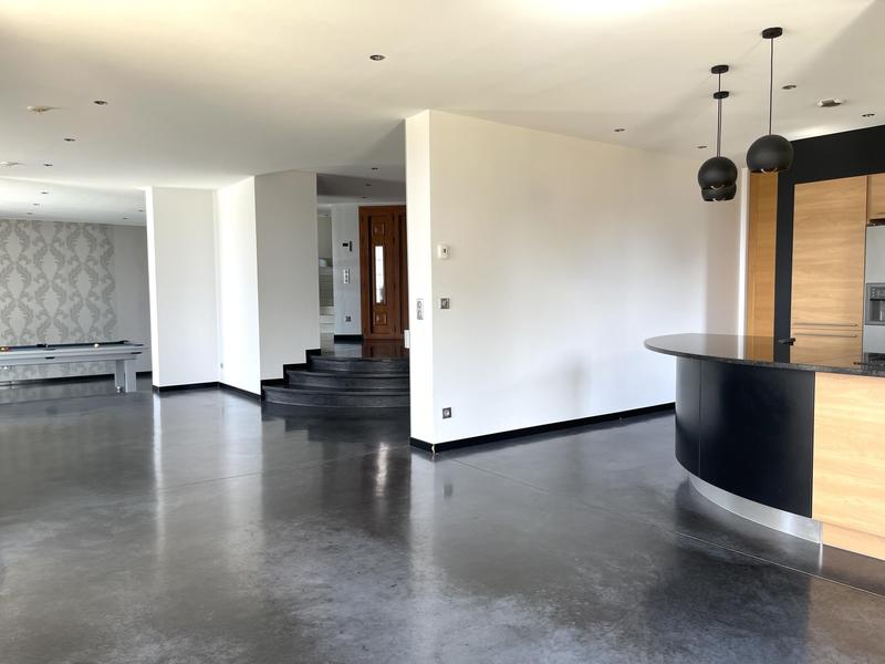 Maison - 204 m² - 5 pièces