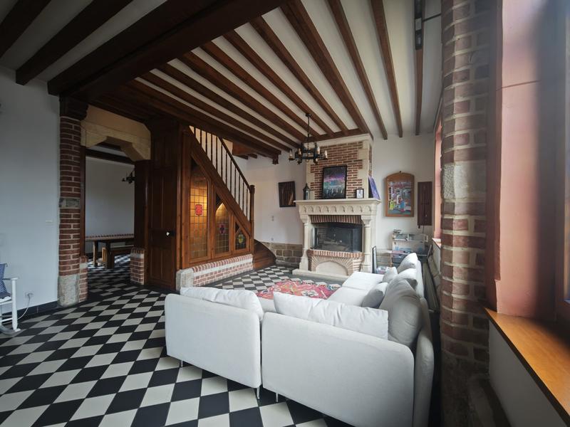 Maison - 232 m² - 7 pièces