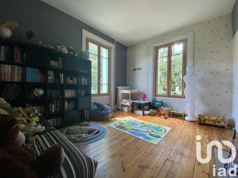 Maison - 220 m² - 7 pièces