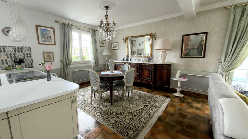 Demeure - 216 m² - 7 pièces